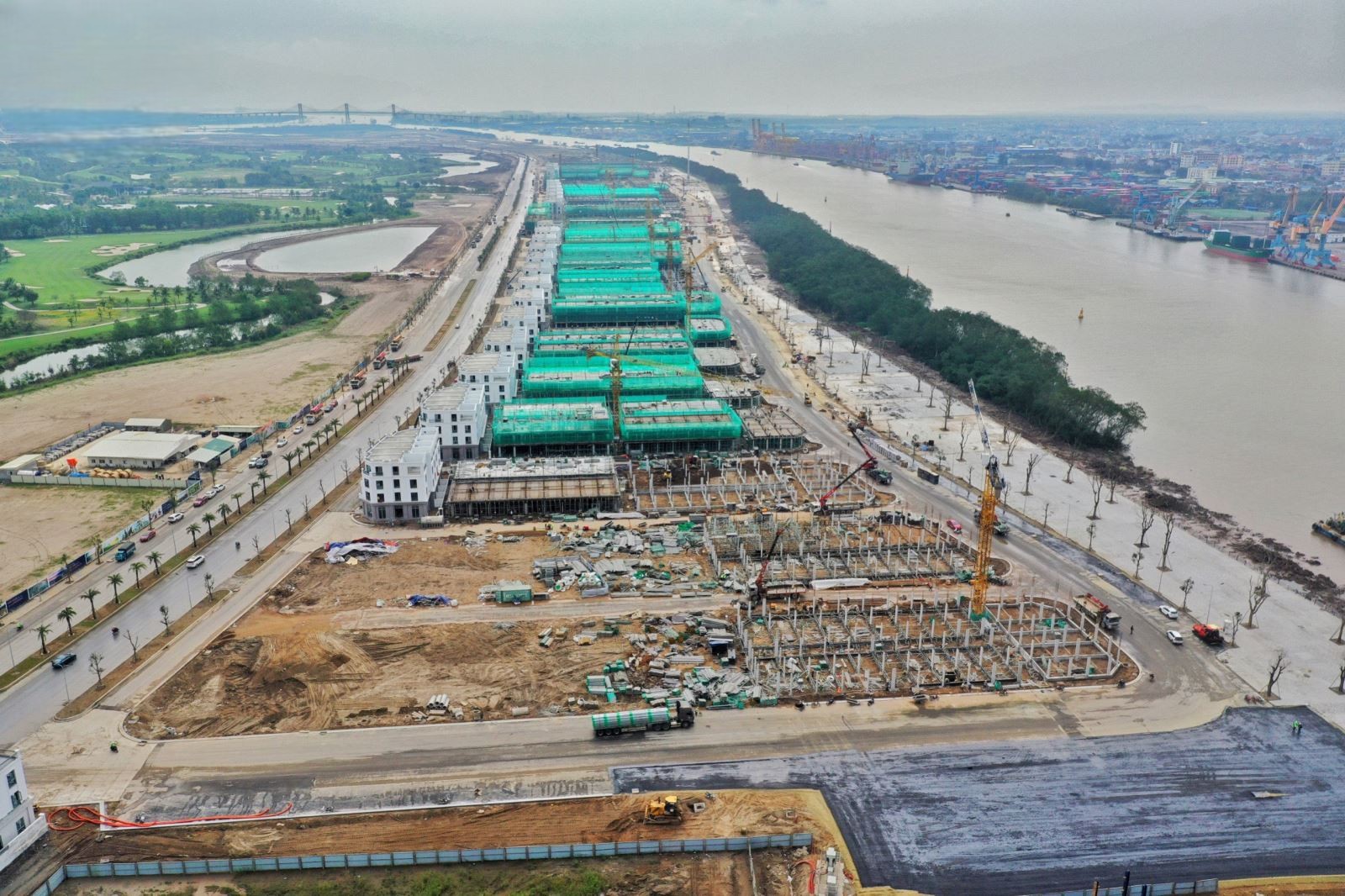 Cập nhật tiến độ Vinhomes Royal Island mới nhất.